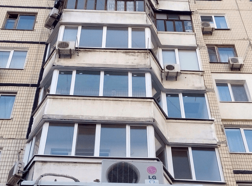 СКЛІННЯ ЕРКЕРНОГО БАЛКОНА