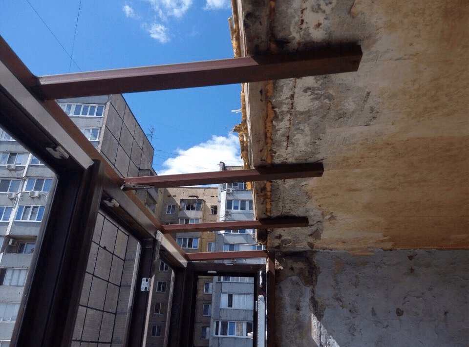 ФРАНЦУЗСКИЙ БАЛКОН НА МАРШАЛА МАЛИНОВСКОГО