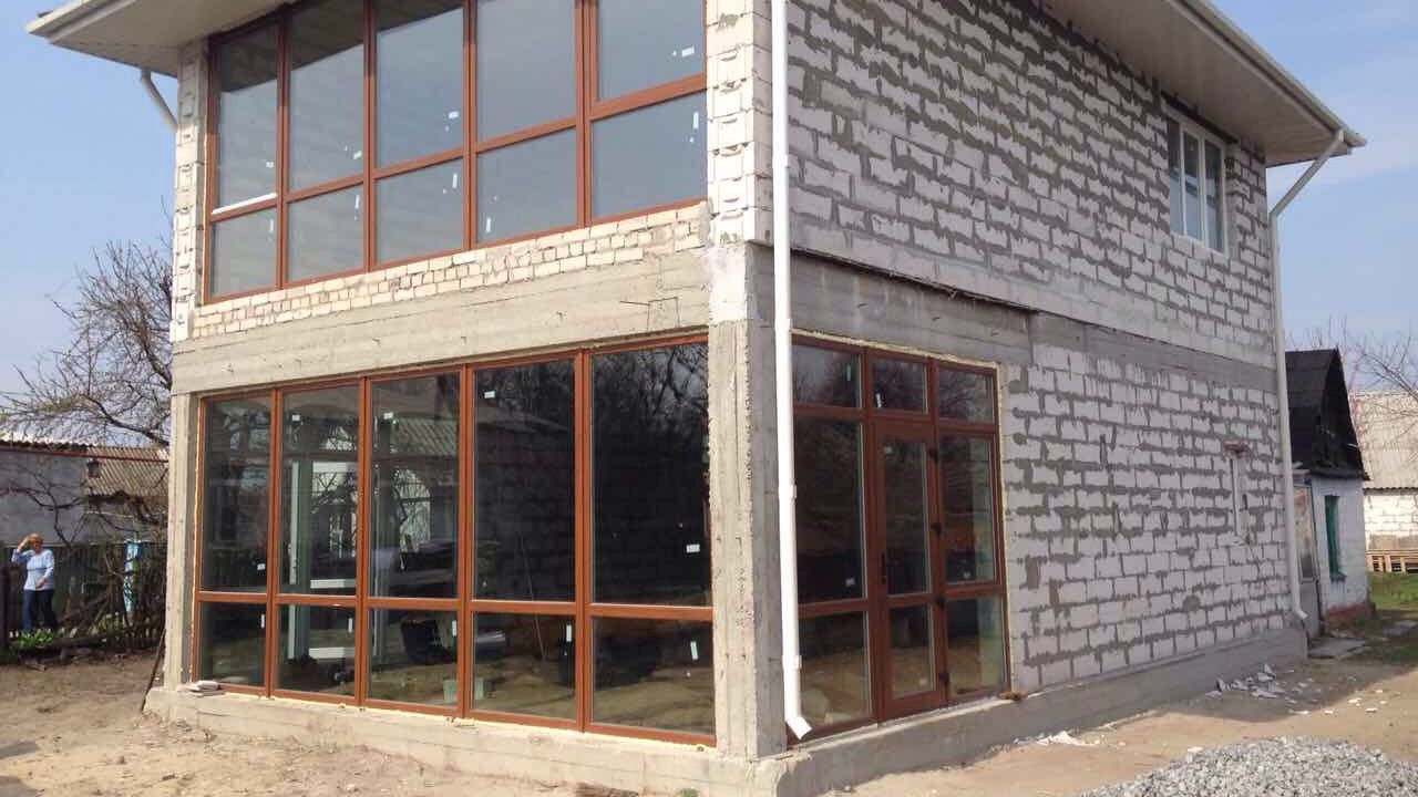 СКЛІННЯ ДВОПОВЕРХОВОГО БУДИНКУ ПО ВУЛ. ПЕРЕДОВА