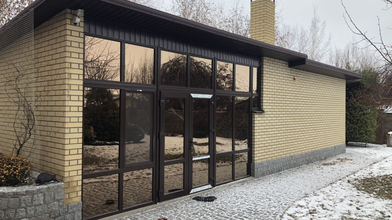 СКЛІННЯ ВЕРАНДИ І РОЛЕТНІ РЕШІЕКИ