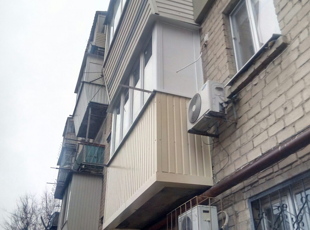 ОСТЕКЛЕНИЕ И ОБШИВКА БАЛКОНА НА ПРАВДЕ.