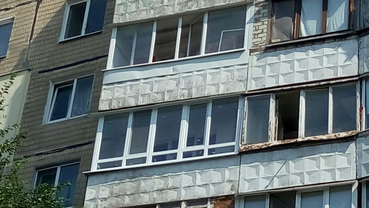 СКЛІННЯ БАЛКОНА ПО УЛ. СОФІЇ КОВАЛЕВСЬКОЇ.