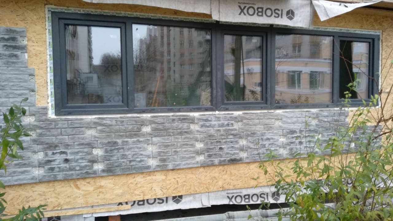 СКЛІННЯ ЛОДЖІЇ НА ГУСЕНКА.