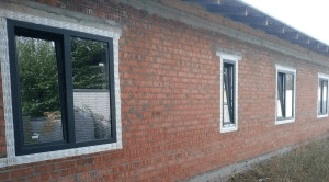 ОСТЕКЛЕНИЕ ДОМА ИЗ КРАСНОГО КИРПИЧА В НОВОАЛЕКСАНДРОВКЕ